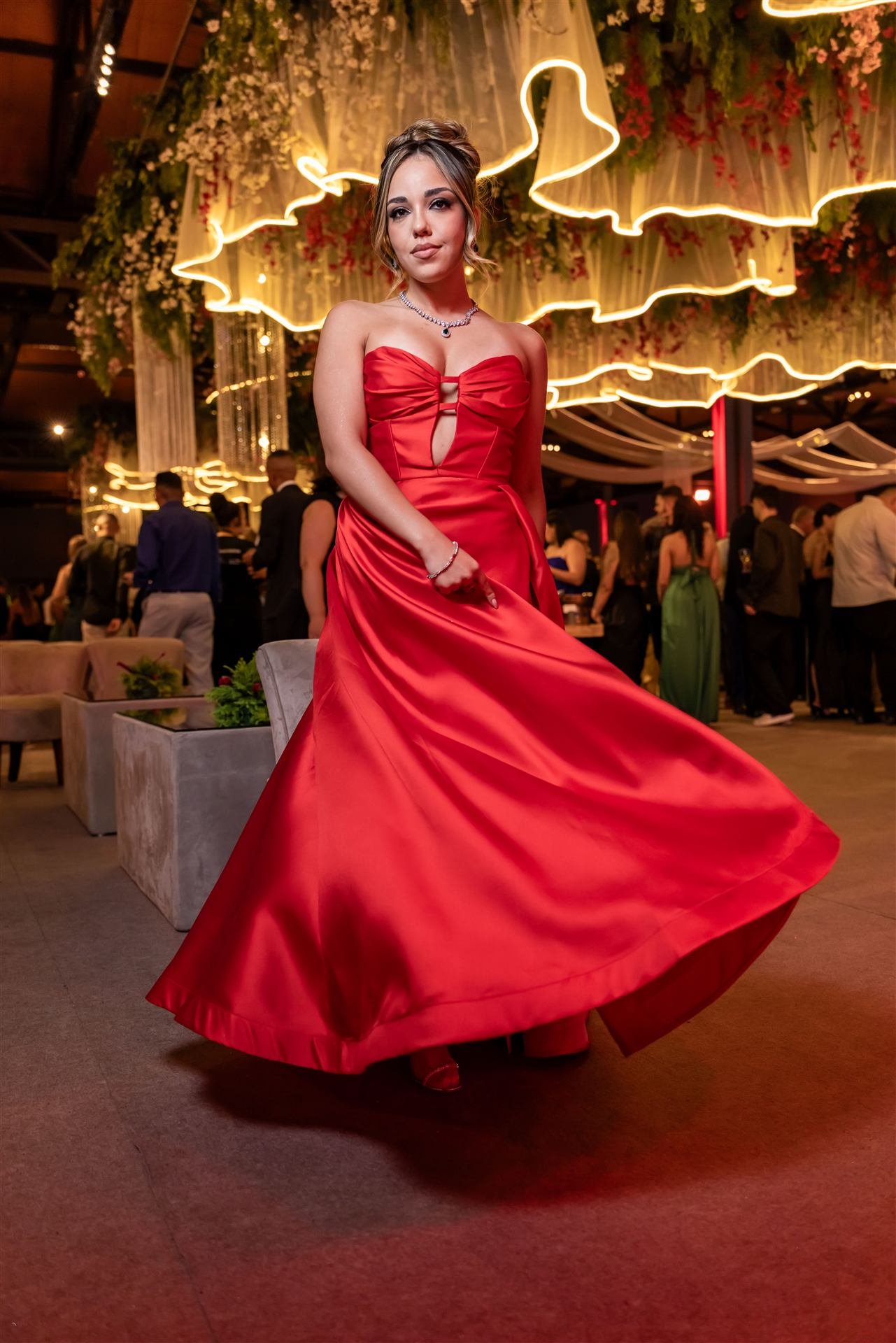 Formanda no jantar de gala - Pixi Formaturas