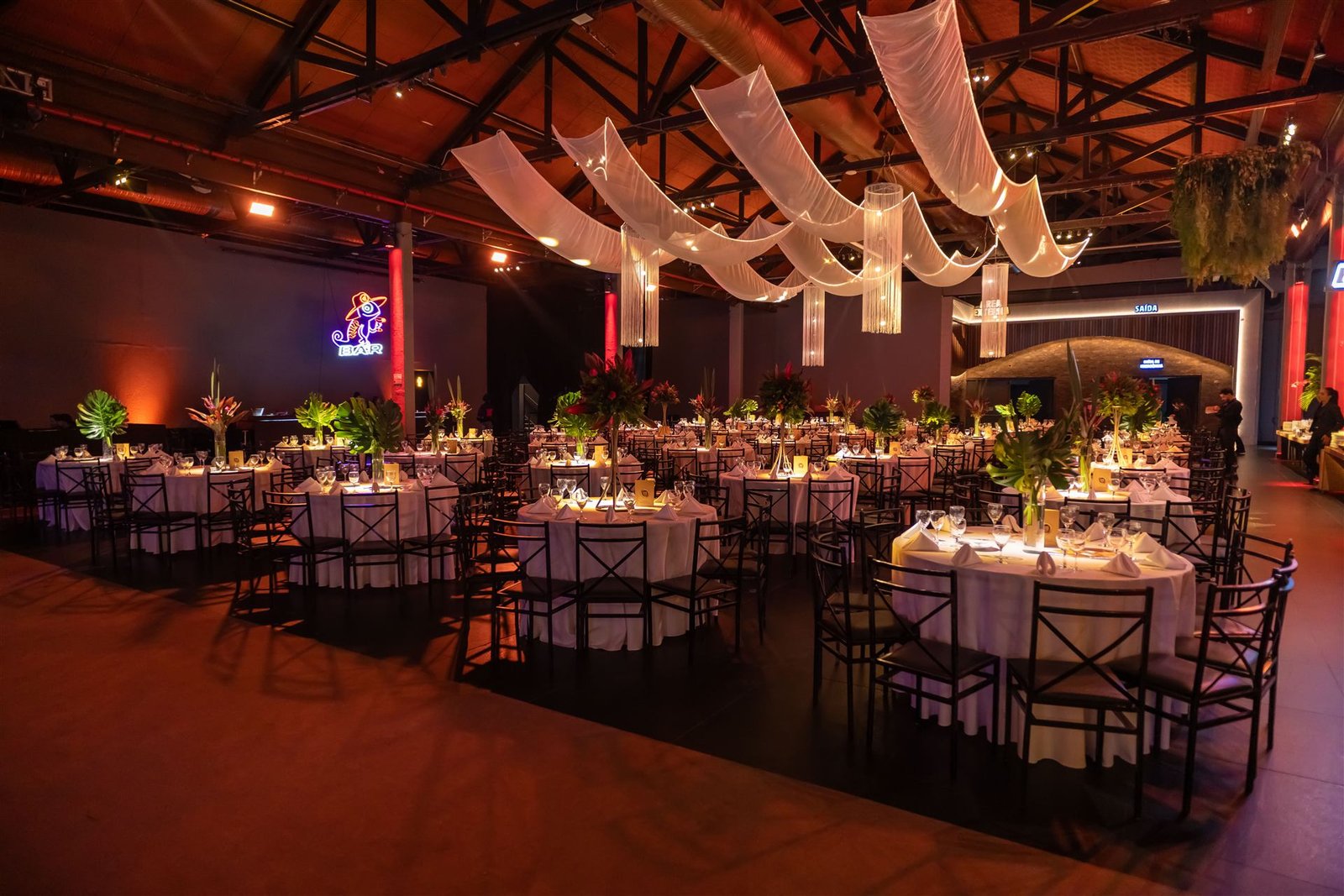 Decoração de mesa do baile de formatura - Pixi Formaturas