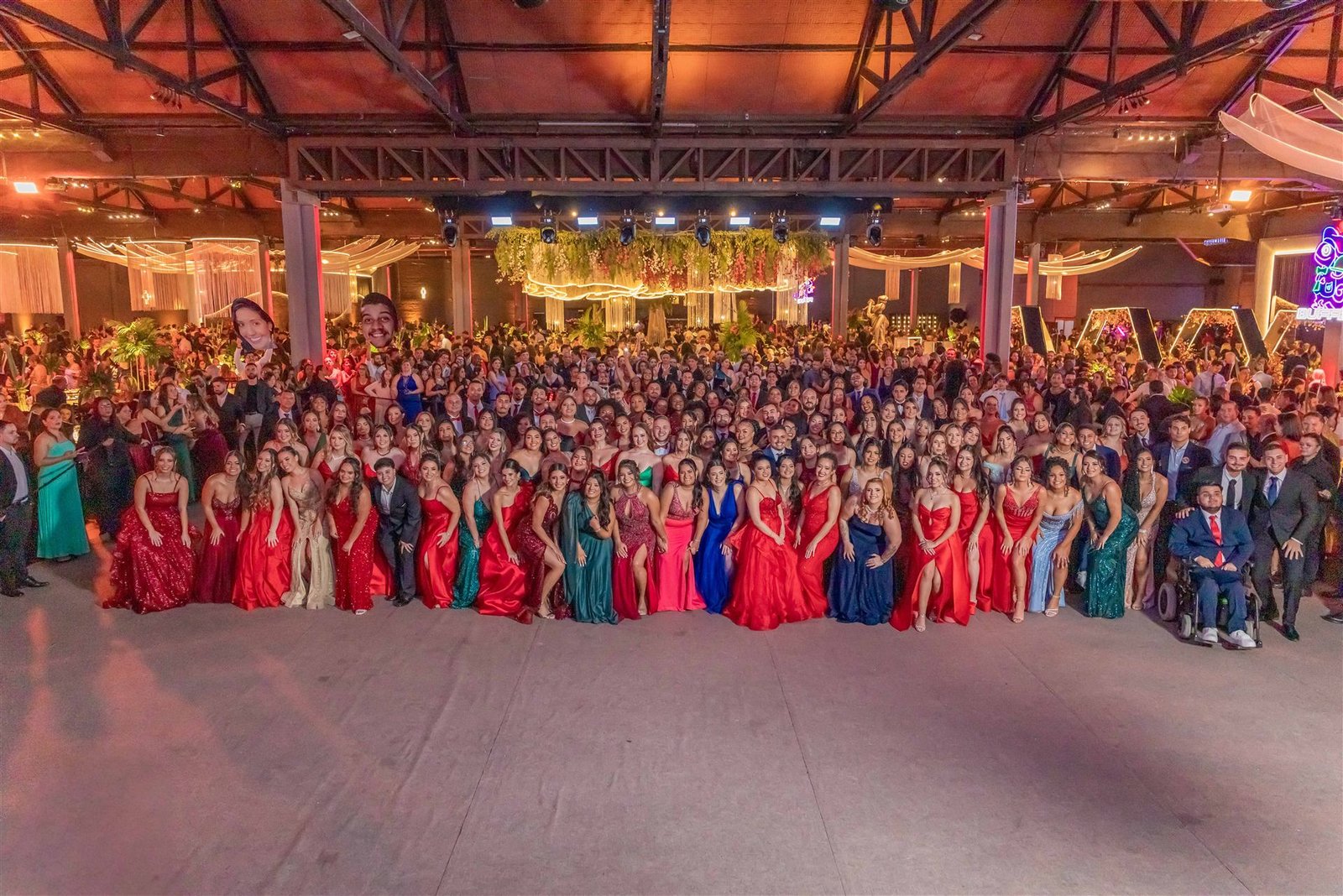 Foto de grupo da turma na formatura - Pixi Formaturas